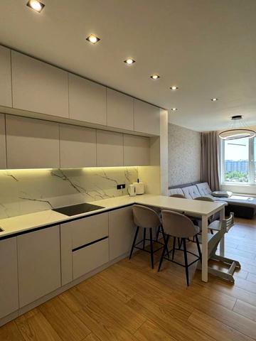 Літературна вул., 8