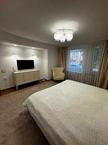 РОЗКІШНА 4-кімнатна квартира у центрі Полтави   КОД 19240