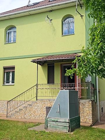 Переяславська вул.