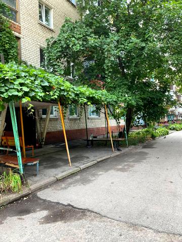 Дніпробудівська вул., 27