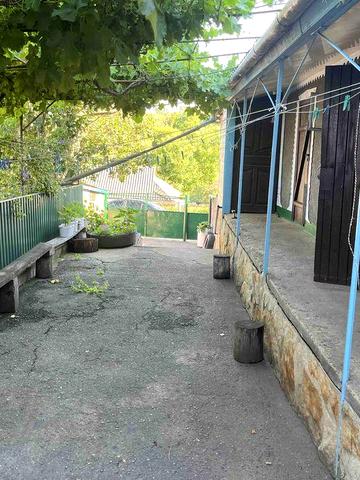 Продаж добротного цегляного будинку у гарному житловому стані.