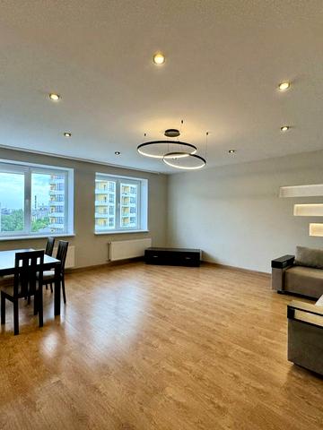 Академіка Андрія Сахарова вул., 82