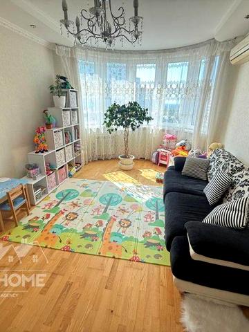 Продаж 2к квартири, вул. Є. Чавдар, 9, м. Київ, Осокорки