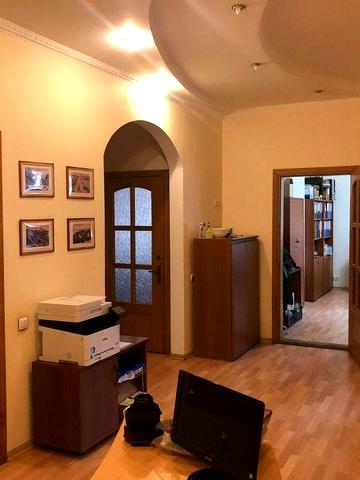 Продам 2-х кімнатну в центрі. б-р. Т. Шевченко, 11