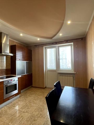 Олександра Мишуги вул., 8