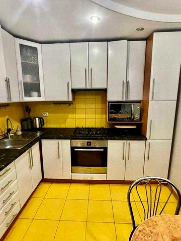 Оренда 3 кімнатної квартири по вул. Сонячна