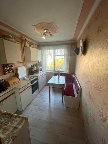 Героїв просп., 9