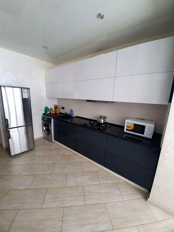 Дмитра Іващенка вул., 1а