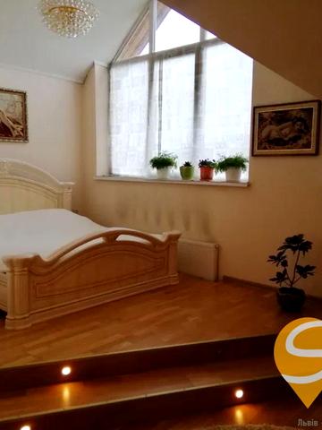 Квітова вул., 10