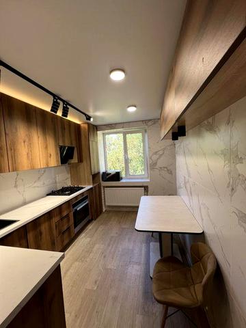 Продам 4-х кімнатну квартиру