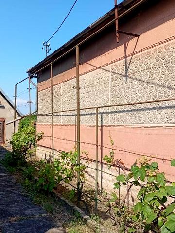 Будинок між двома термальними курортами в с. Балажер