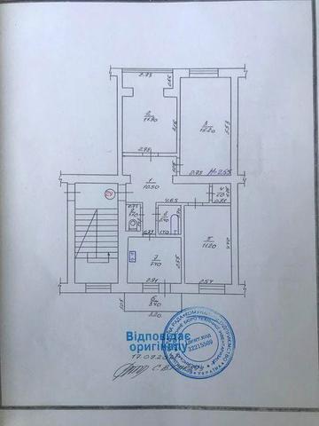 Продається трьохкімнатна квартира в м. Гайсин.