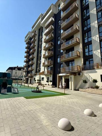 Словянська набережна вул., 11