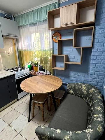 Макіївська вул., 2