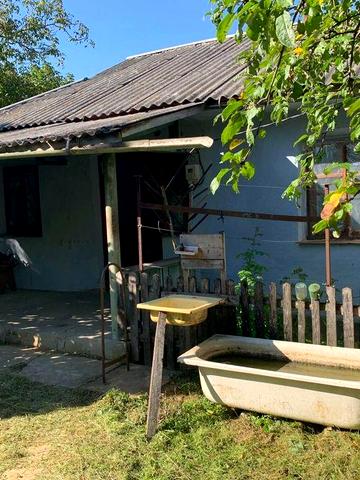 Хата в с.Комарівці будинок