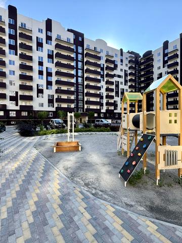 Леоніда Каденюка вул., 22