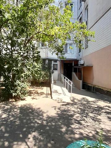 Академіка Корольова вул., 85