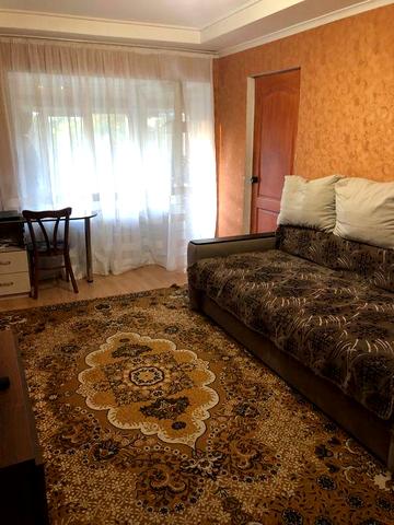 Продам трикімнатну квартиру.