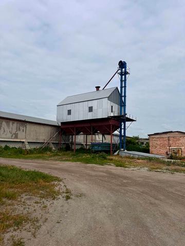 Зарічна вул., 2