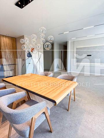 Розваги вул., 27