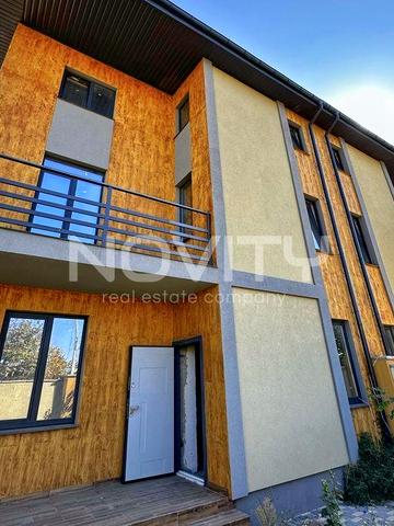 Царське село. 3-поверховий дуплекс з терасою та патіо