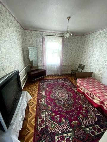 Продам трикімнатну квартиру в одноповерховому триквартирному  будинку.