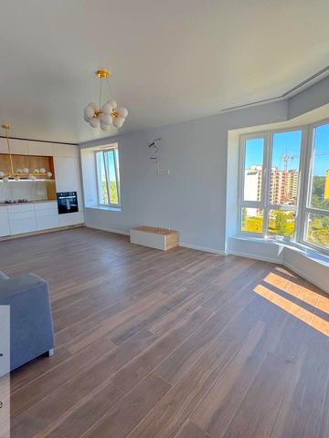 Незалежності вул., 21