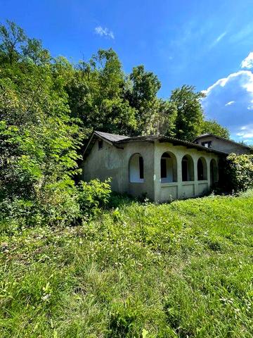 Будинок Незвисько, 18с.землі