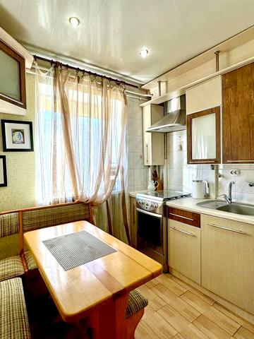 Райдужна вул., 45