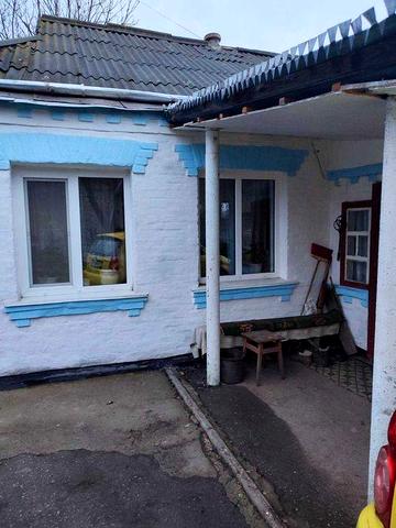 Продається будинок біля ставка