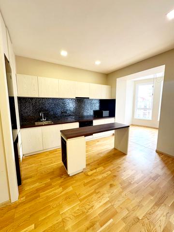 Володимира Івасюка просп. (Героїв Сталінграду), 4