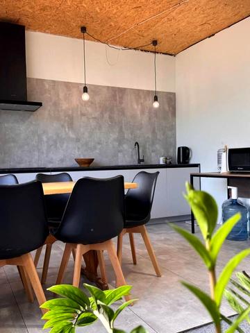 Лісозахисна вул., 11