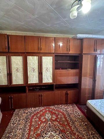 Продаж трикімнатної квартири у Сутисках