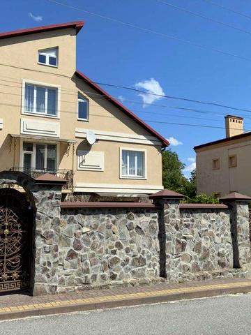 Оренда особняка у Зимній Воді