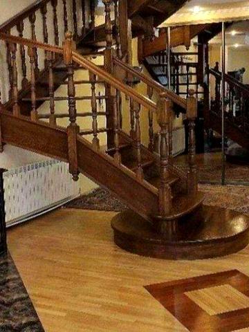 Продам власну 7-кімнатну квартиру у Центрі Міста з паркінгом