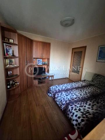 Святошинська пл., 1