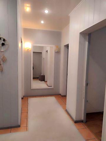 Продам трёхкомнатную квартиру с автономным отоплением .