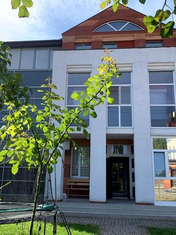 Продаю трикімнатну квартиру в елітному будинку на Царському селі!