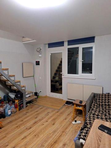 Продам 1 кімнатну дворівневу квартиру з  власним двориком..