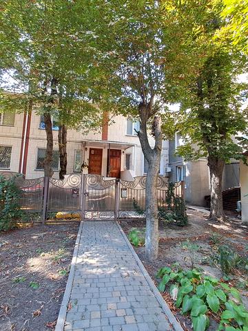 Парусна вул. (Героїв Сталінграду), 2