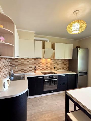 Здолбунівська вул., 13