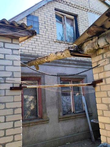 У моря и леса, Ривьера, Фонтанка, в центре села дом с коммуникациями