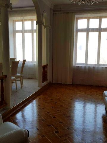 Продам квартиру 154 м кв по ул Чернышевская в районе пл. Поэзии.