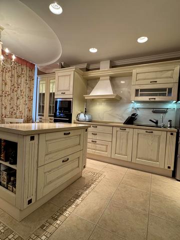 Василя Касіяна вул., 2/1