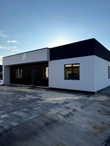 Центральна вул.