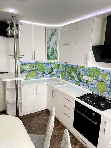 Продається затишна квартира з гаражом та підвалом,Центр міста