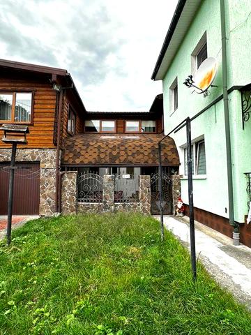 Продаж квартири особнякового типу з гаражем в центрі м.Стрий