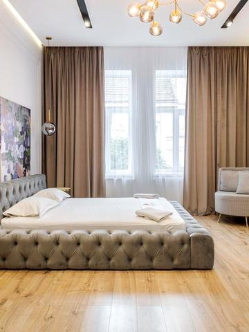 Миколи Леонтовича вул., 13