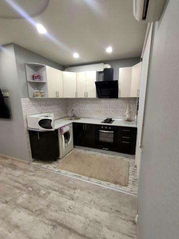 Михайла Комарова вул., 10/1