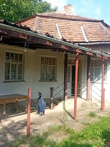 Дешевий будинок в с. Геча з великою ділянкою та садом